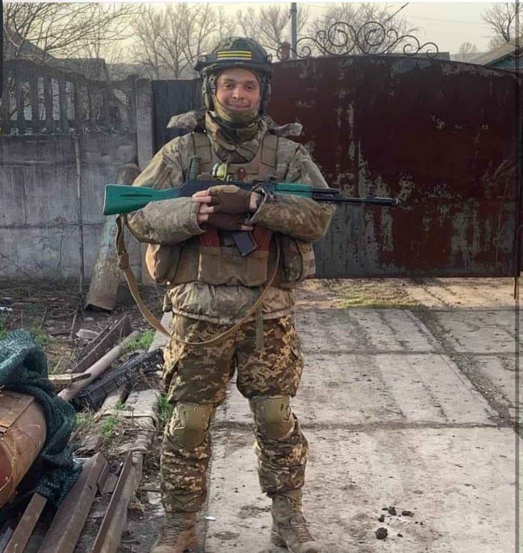 ПРИБУДЕ ТРАУРНИЙ КОРТЕЖ З ТІЛОМ ПОЛЕГЛОГО ГЕРОЯ ВАСИЛЯ ЗДЕБА