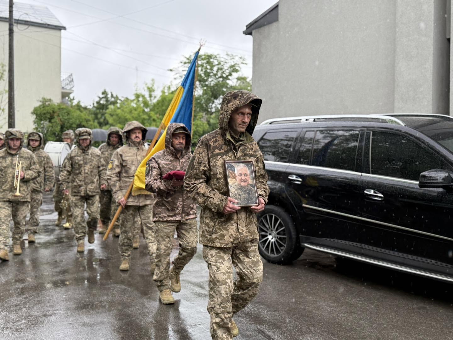 У Тернополі попрощались із 51-річним добровольцем Юрієм Луханіним
